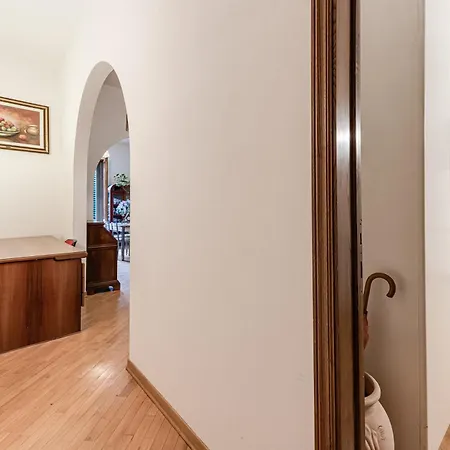 A Due Passi Dal Duomo Di شقة