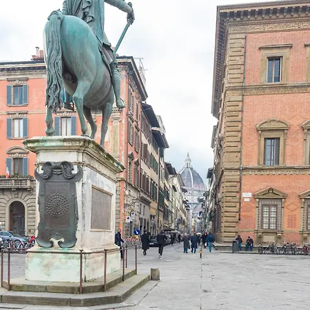 A Due Passi Dal Duomo Di フィレンツェ
